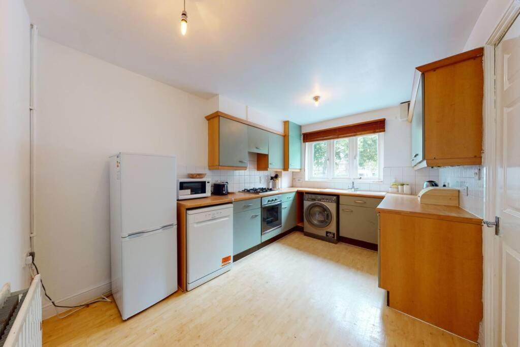 Super 2 Bed House Wprivateparking&Privategarden