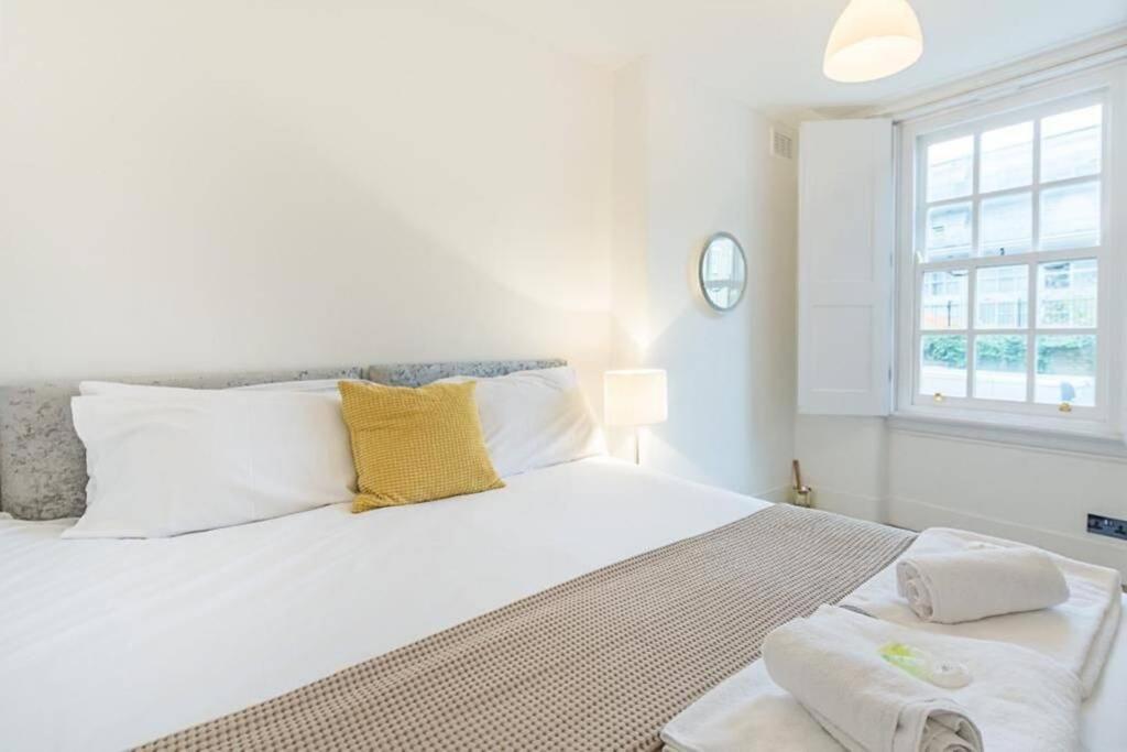2 Bed Apartment London Bridge 1