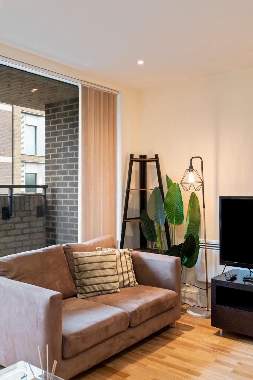 One Bed Apartment in Waterloo Near Southwark 2
