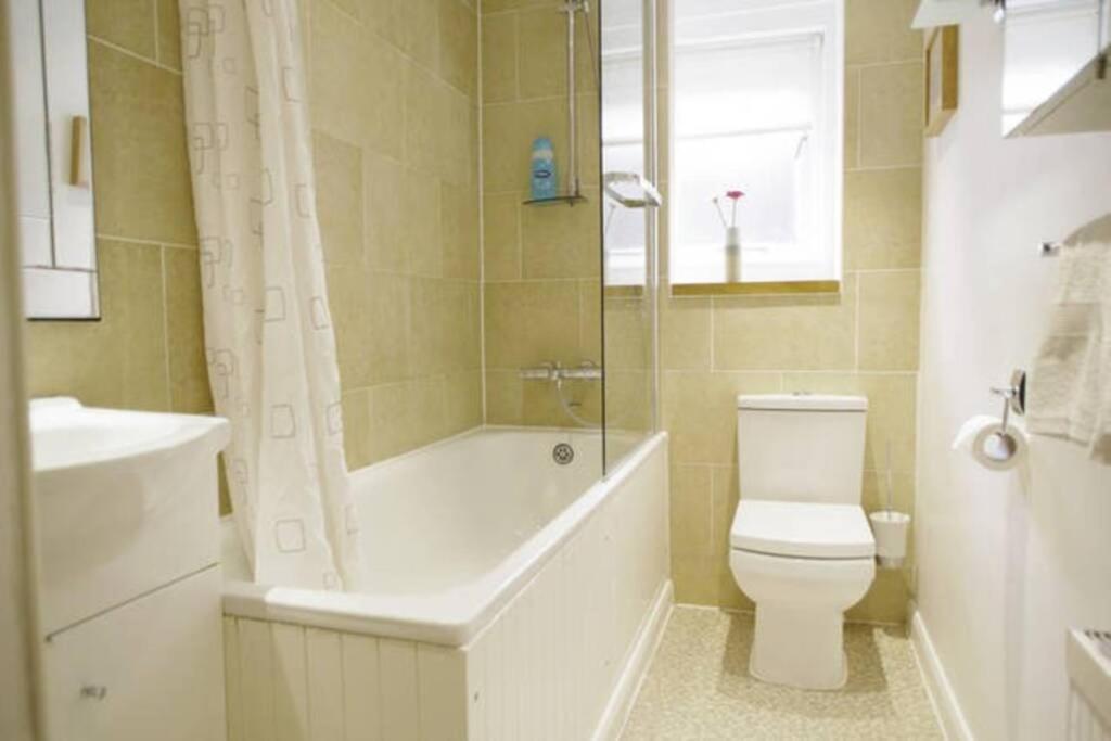 2 Bedroom Apartment with Patio - Ideal Location London Zone 1