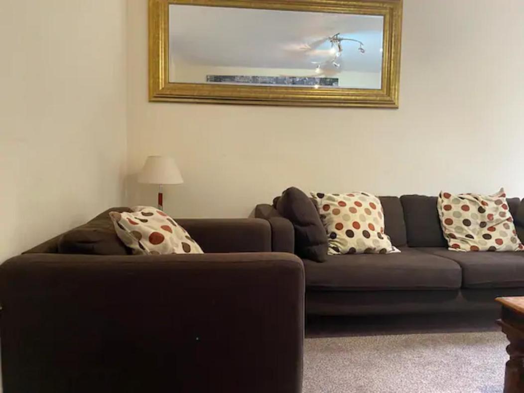 2 Bedroom Apartment with Patio - Ideal Location London Zone 1 2
