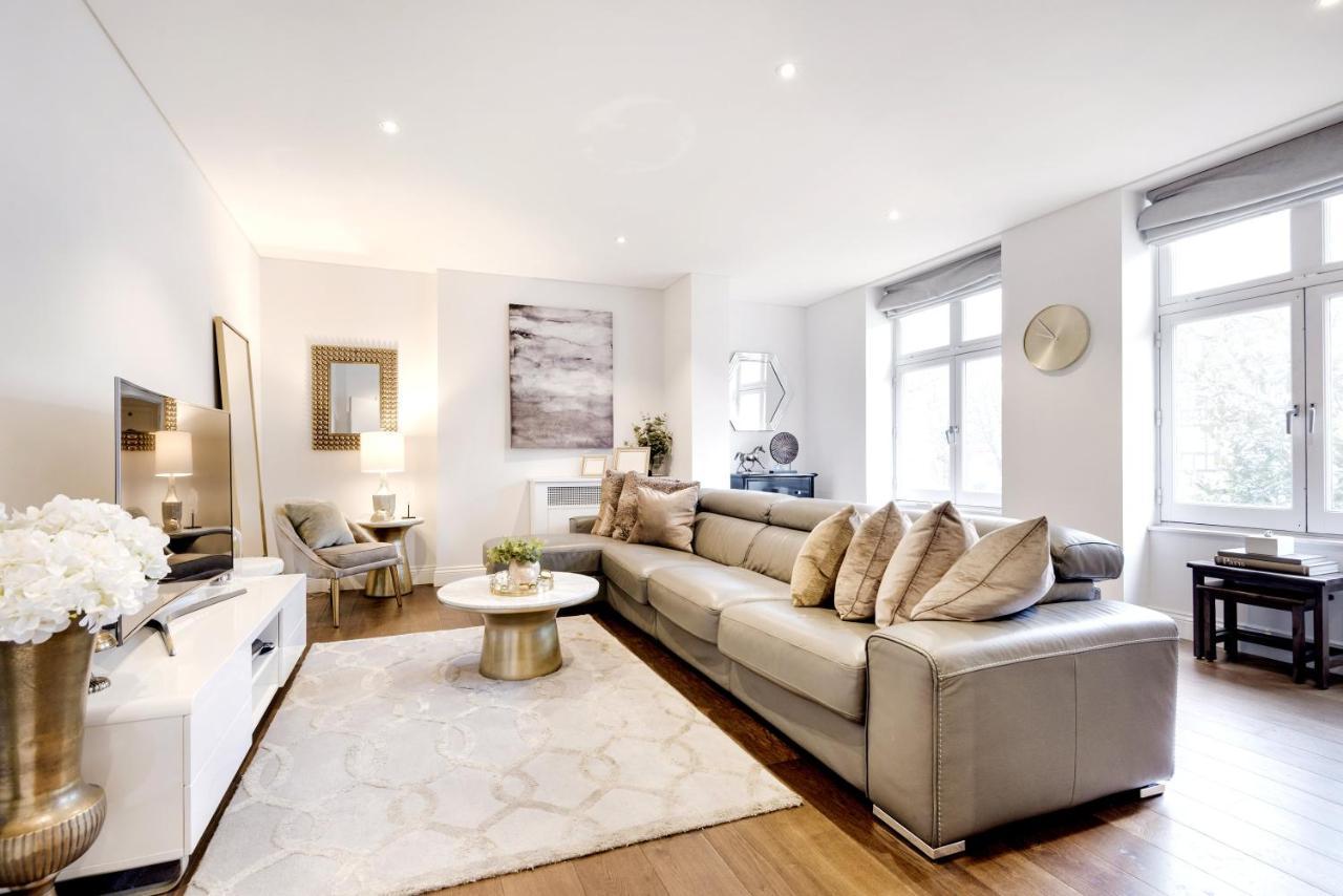 Stunning Clarendon Court Apartment