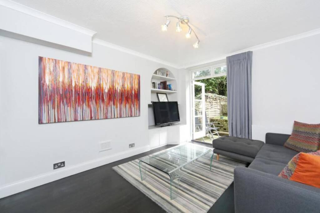 Walk To Notting Hill /Paddington 1 B/R with Patio 2