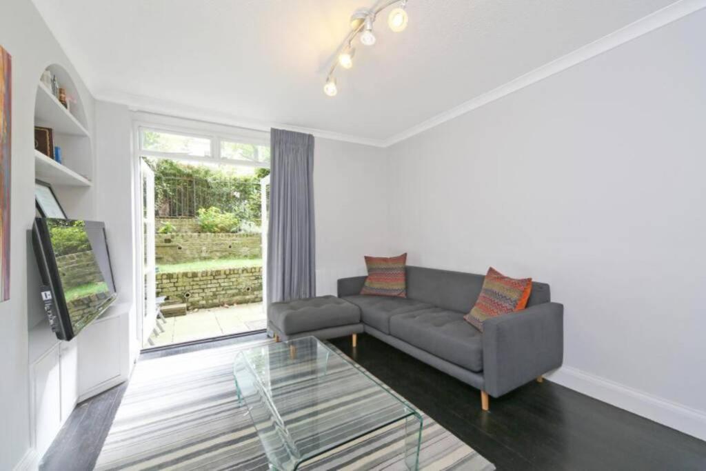 Walk To Notting Hill /Paddington 1 B/R with Patio 1