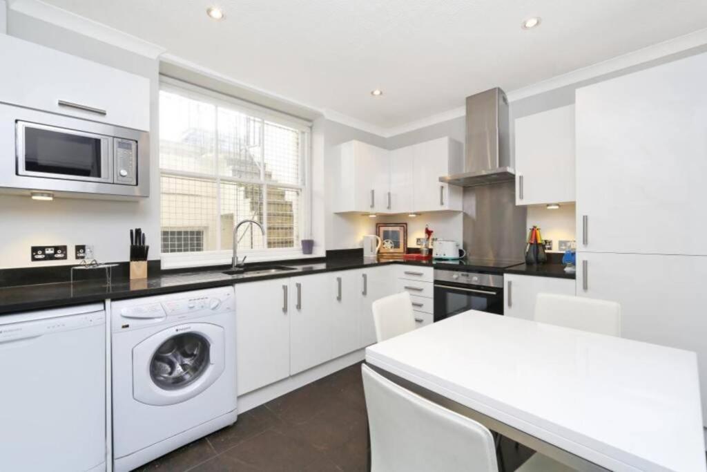 Walk To Notting Hill /Paddington 1 B/R with Patio