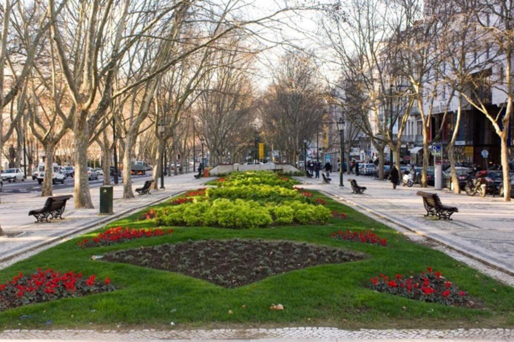 Av. Da Liberdade Comfortable Apt with Balcony 1