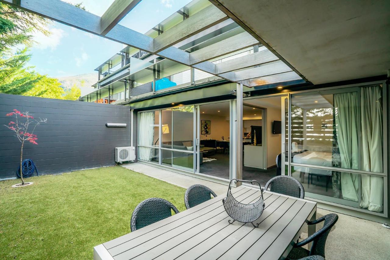 Central Location - Contemporary 2 Bedroom Aptm 1