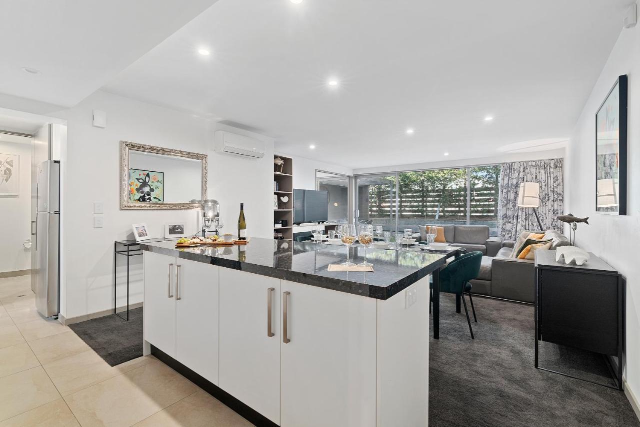 Central Location - Contemporary 2 Bedroom Aptm