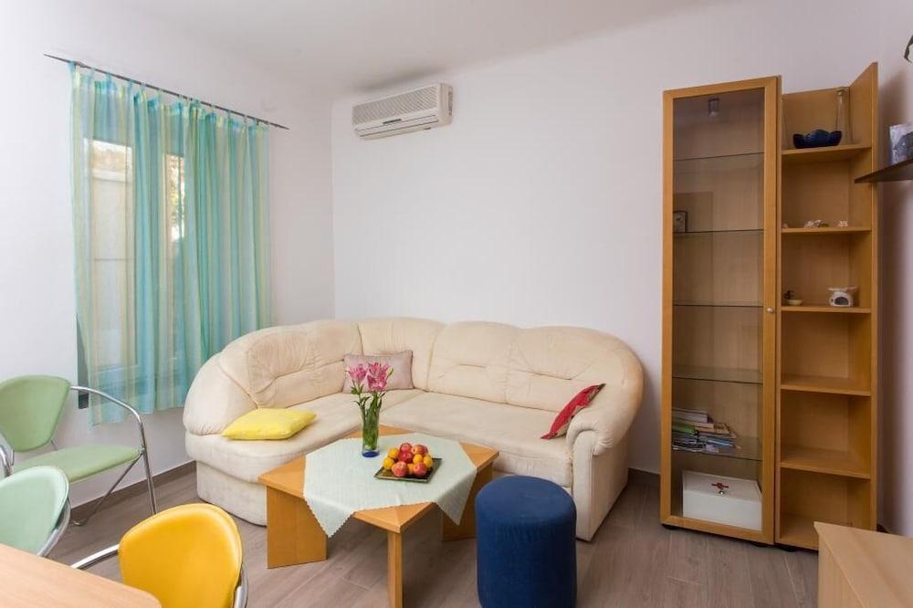 Apartment Family Tokic 2