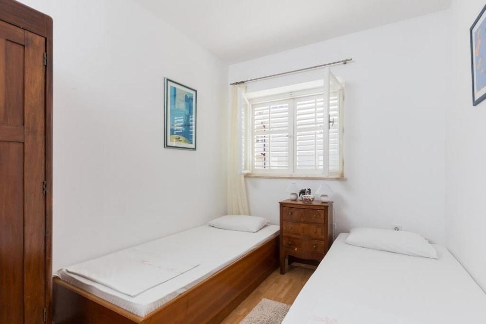 Apartment Bava 2