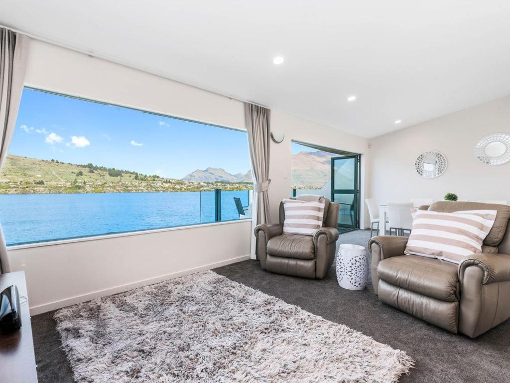 Lakefront Living at Remarkables Retreat 1