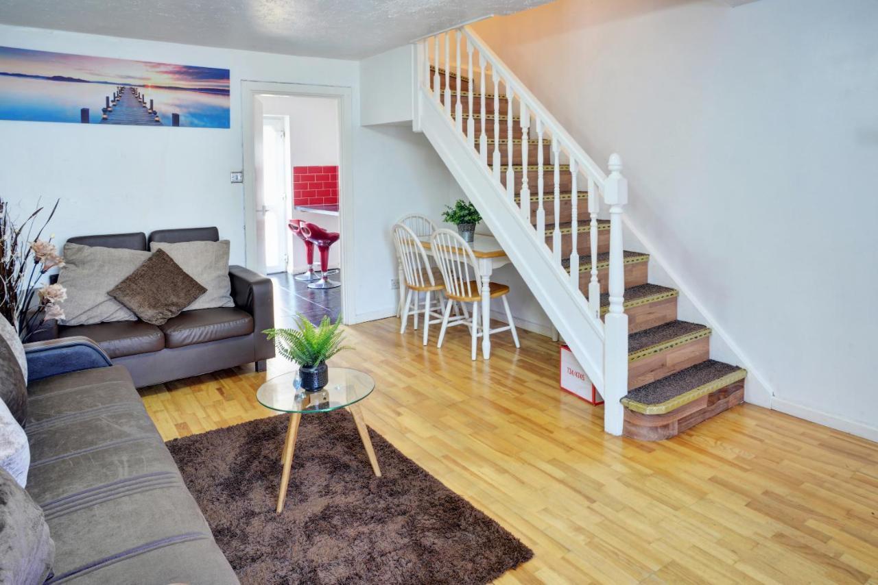 Premier 2bed Hse Nr Excel Clean Wifi Free Parking 1