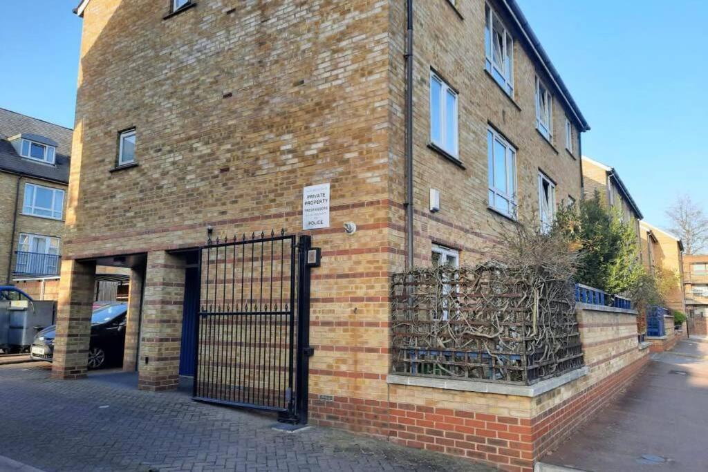 St Marys 3 Bedroom House (Bow/Stratford)