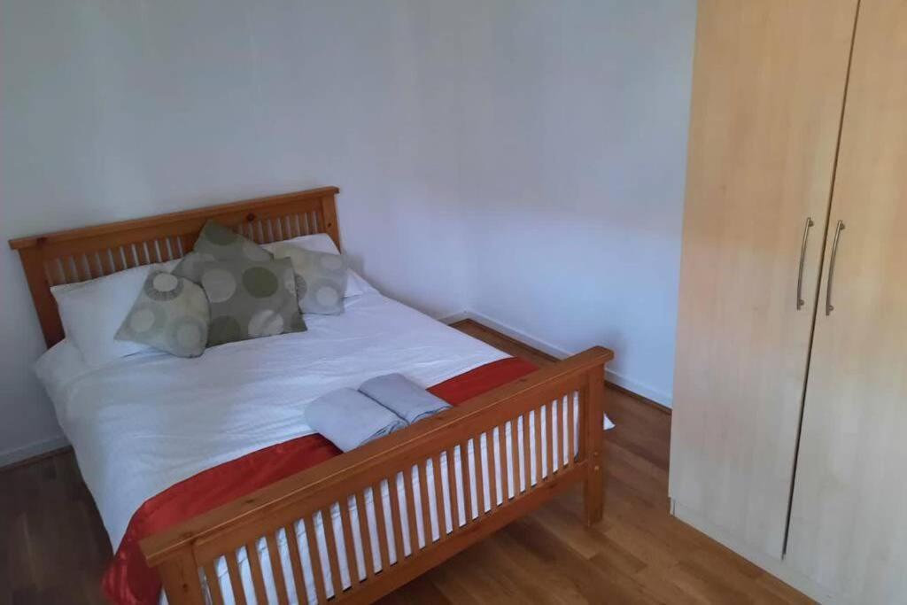 St Marys 3 Bedroom House (Bow/Stratford) 2