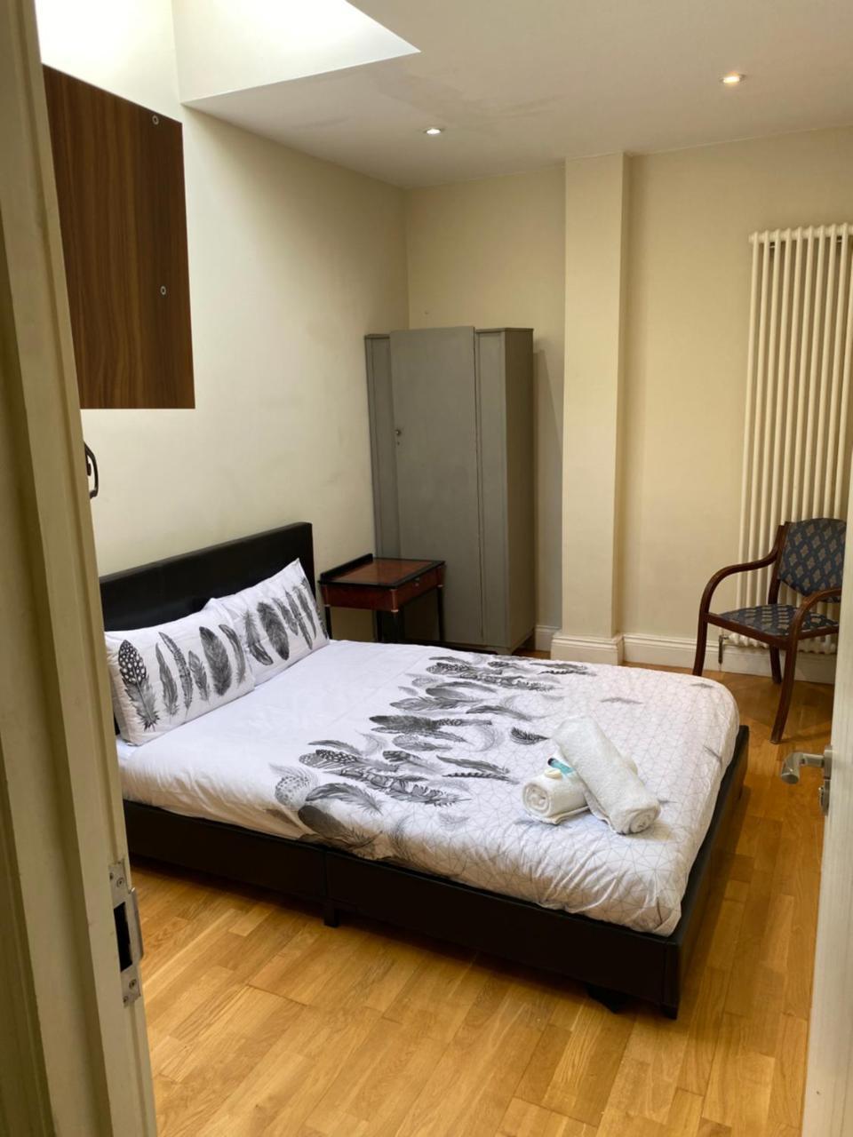 Charming 3-Bed Apartment in Central London 2