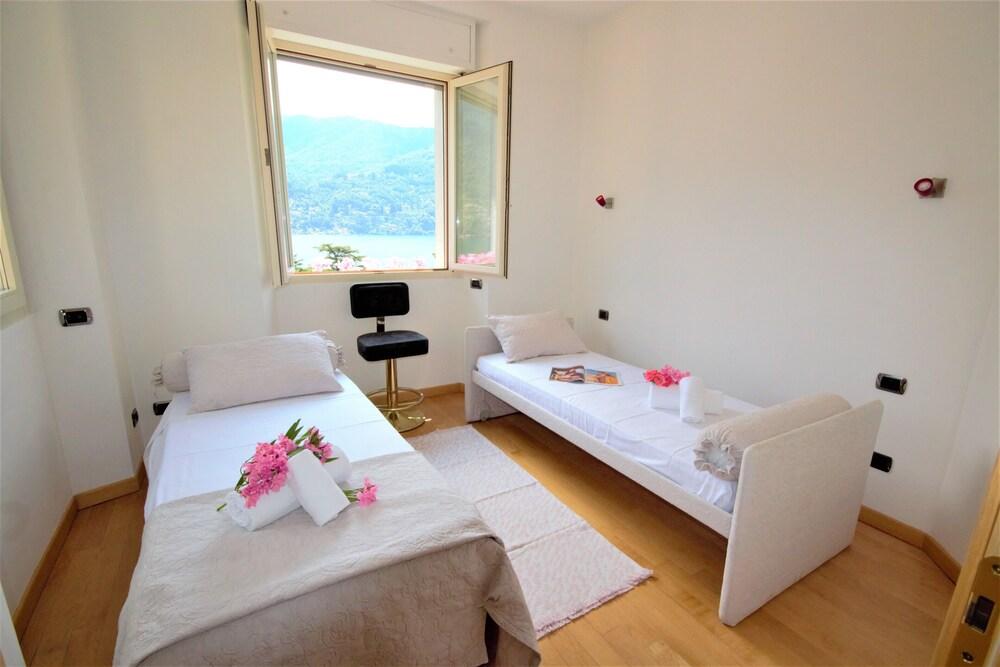Villa Oliveto with Pool And Lake View 2