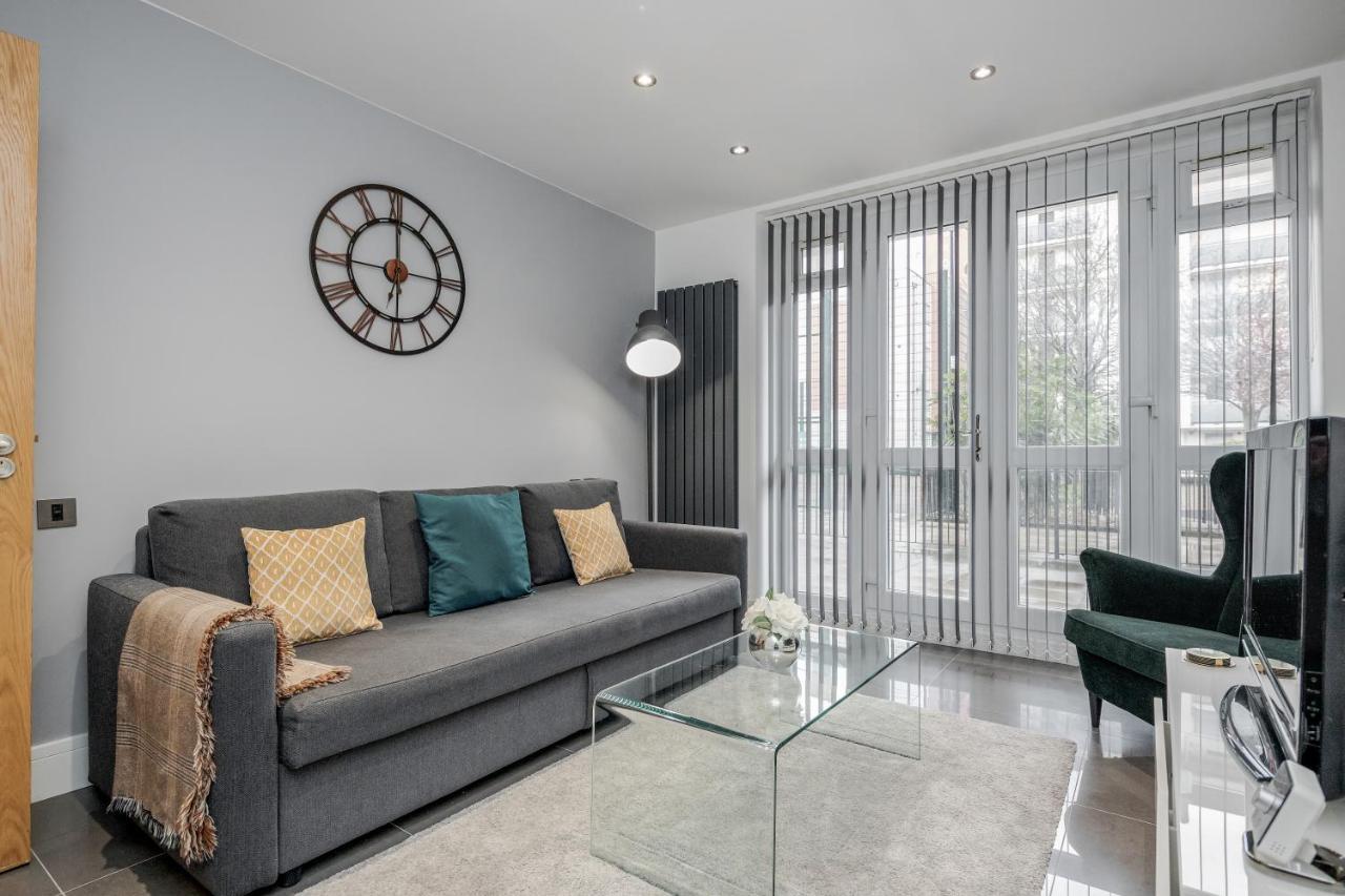 Luxury Chic Apartment Near Canary Wharf, Excel, O2 & Stratford 1