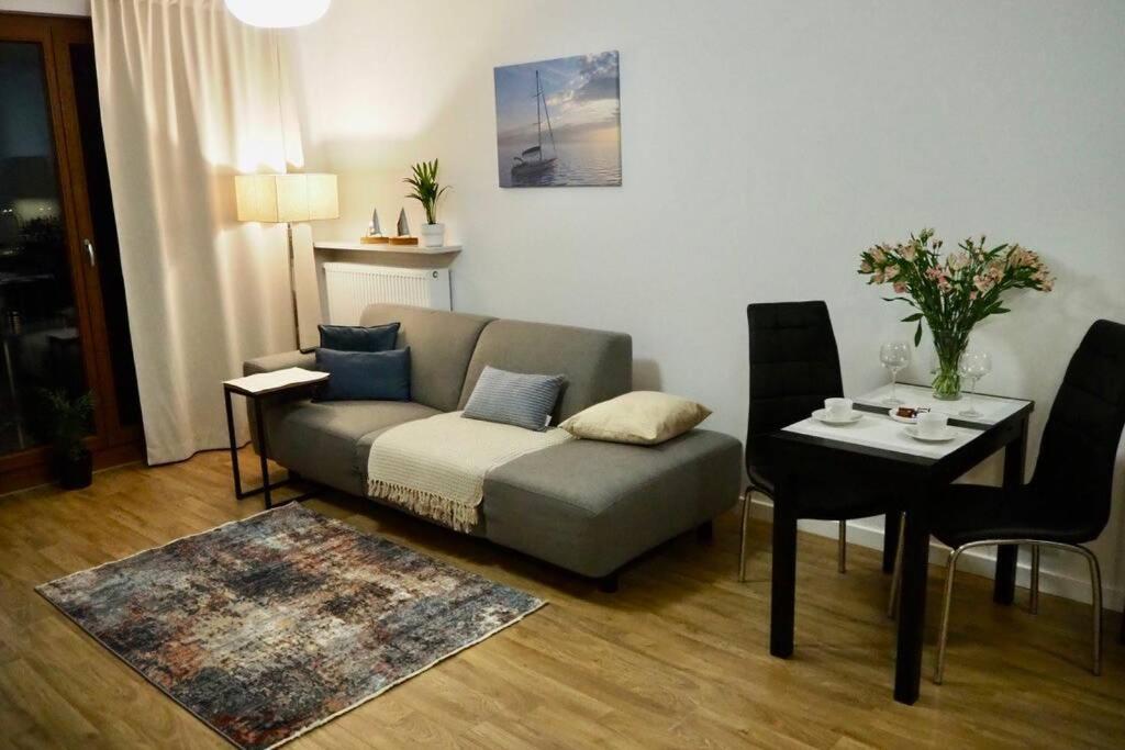 Sunny Apartment in Wilanow Close Town Hall, Palace