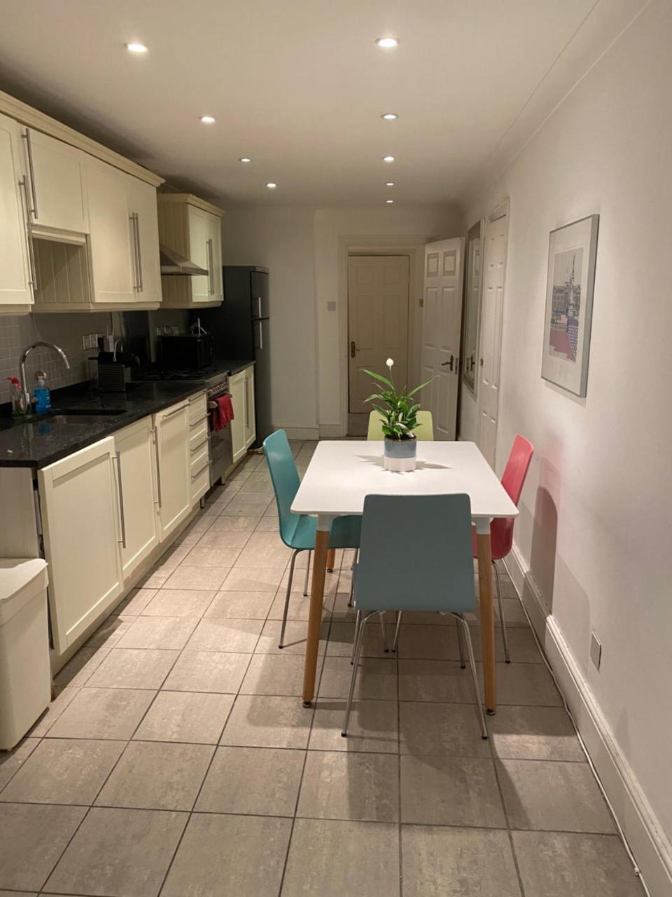 Spacious Flat Central Location with Outdoor Patio 2