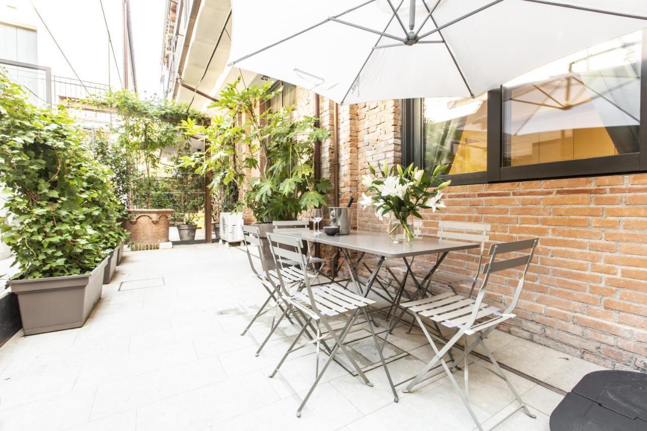 Elegant Fornasa Vecia, Canal View with a Beautiful Garden R&R