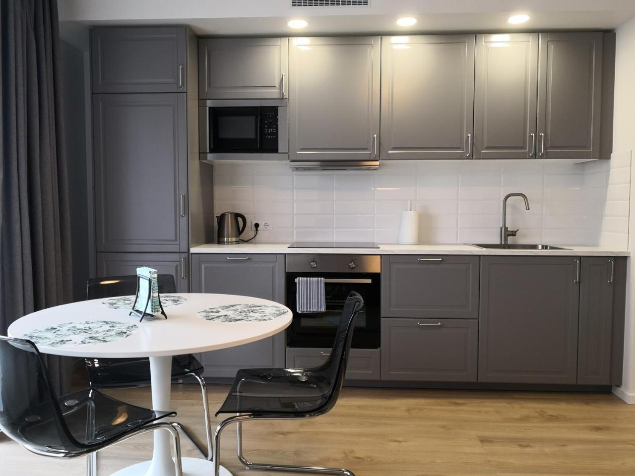 Spacious Apartment Close To the Old Town