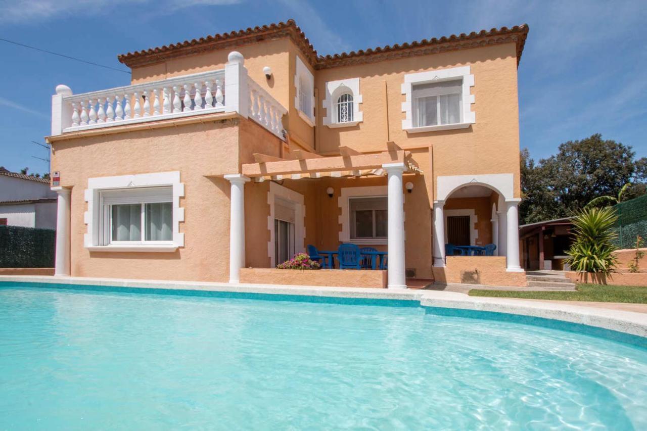 Amplia Casa Con Piscina Privada