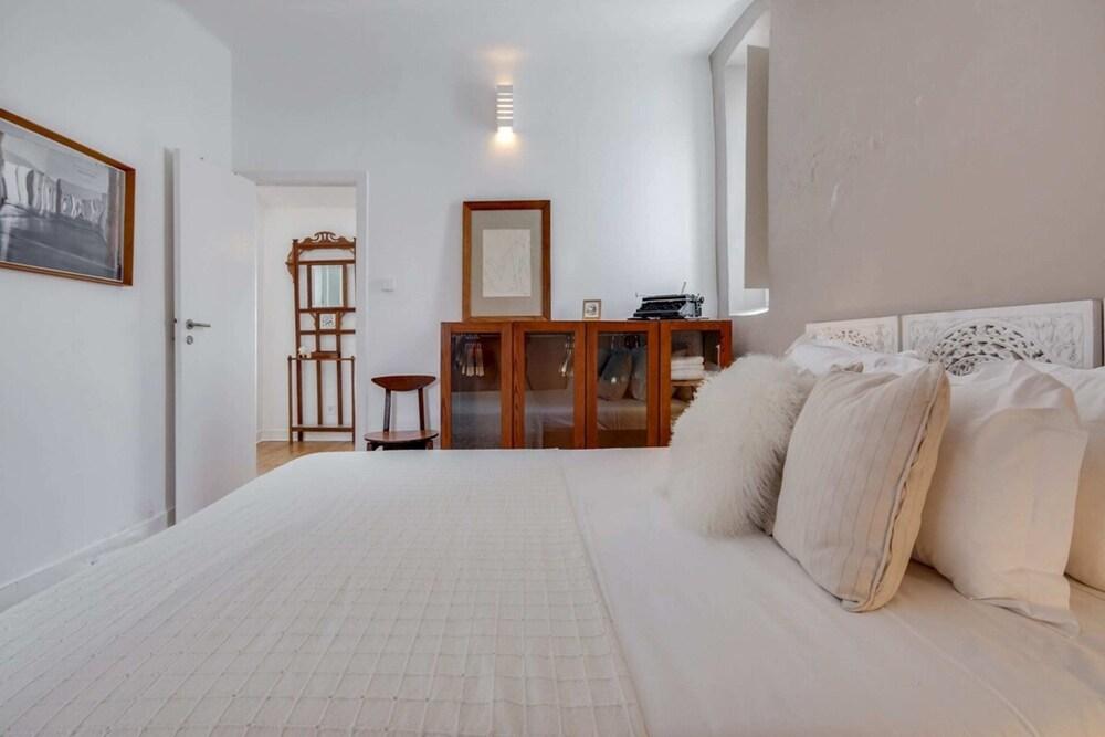 1 Bedroom Top Floor Apartment W Terrace & River View 1