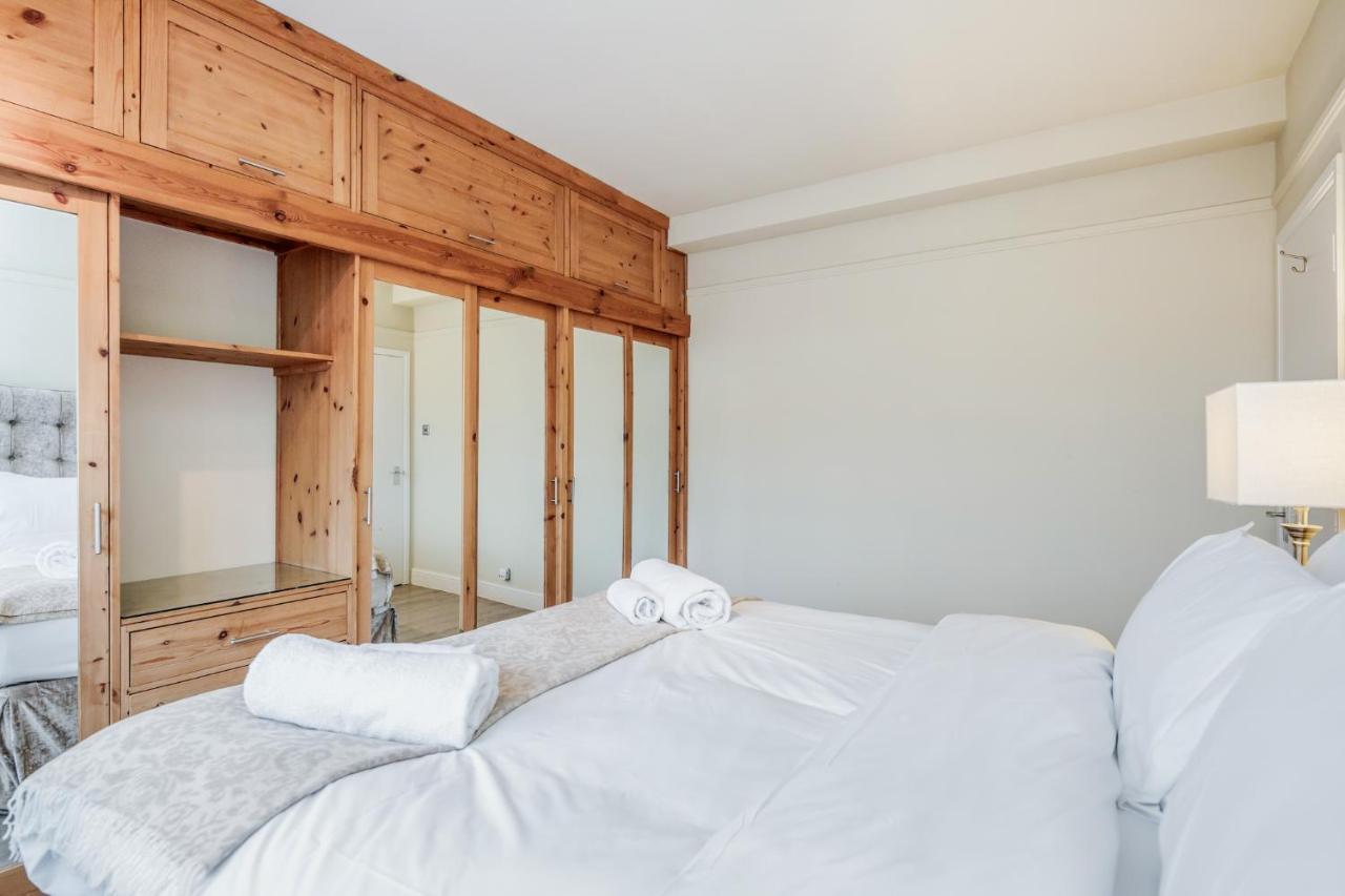 Perfect Location 2 Bed South Kensington Knightsbridge Chelsea with AC