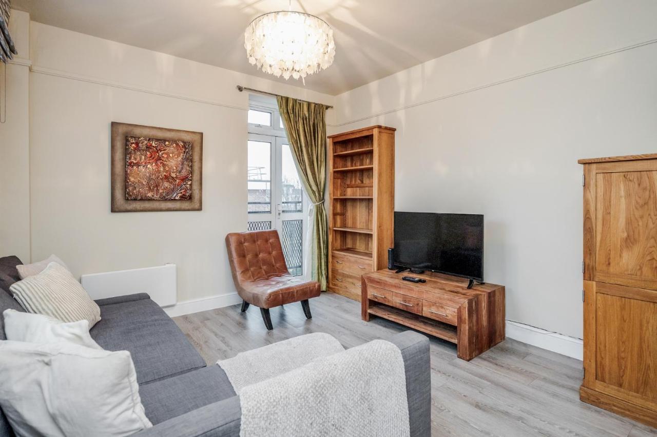 Perfect Location 2 Bed South Kensington Knightsbridge Chelsea with AC 1