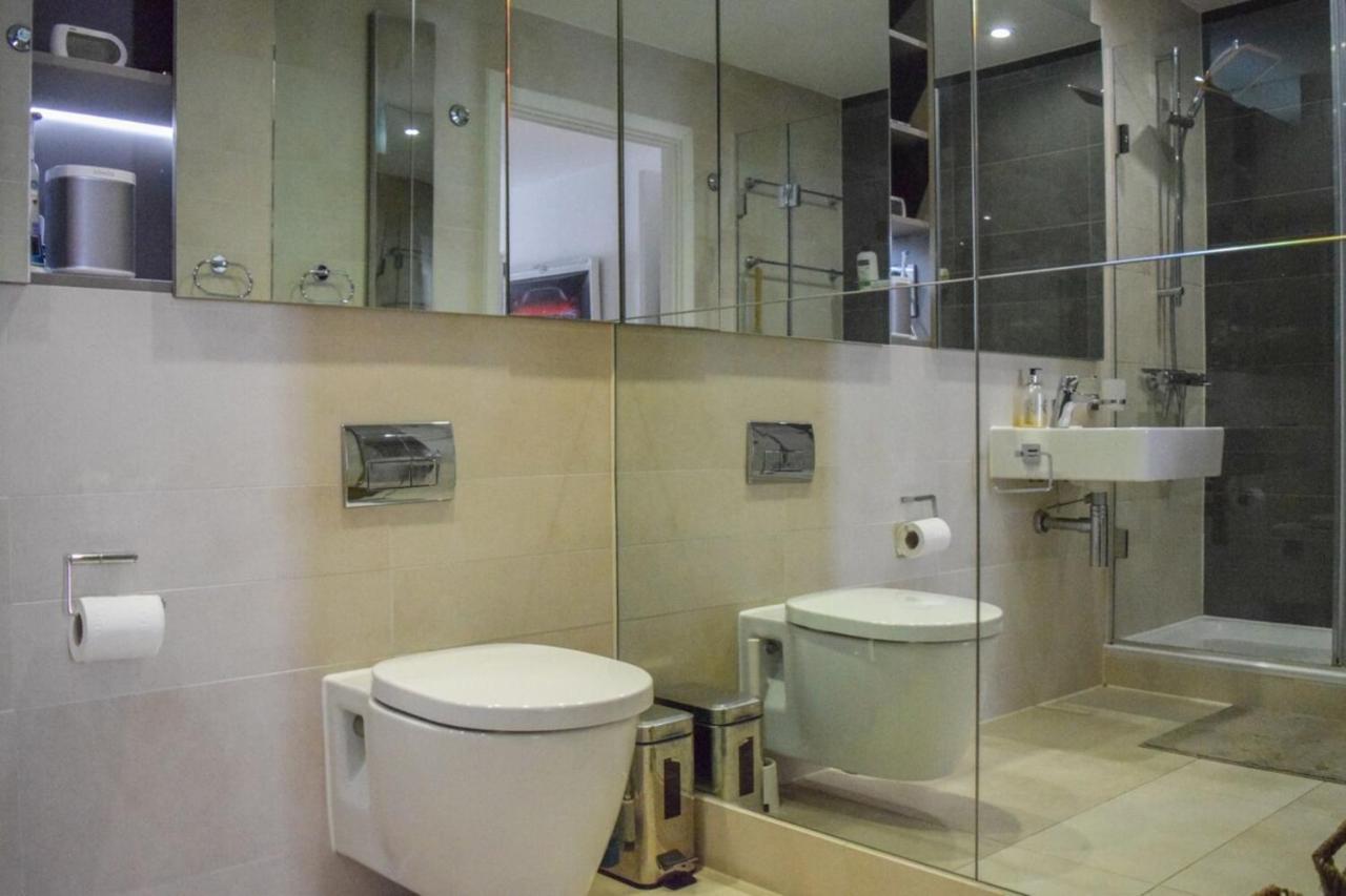 Modern 2 Bedroom Apartment with Balcony on a Canal