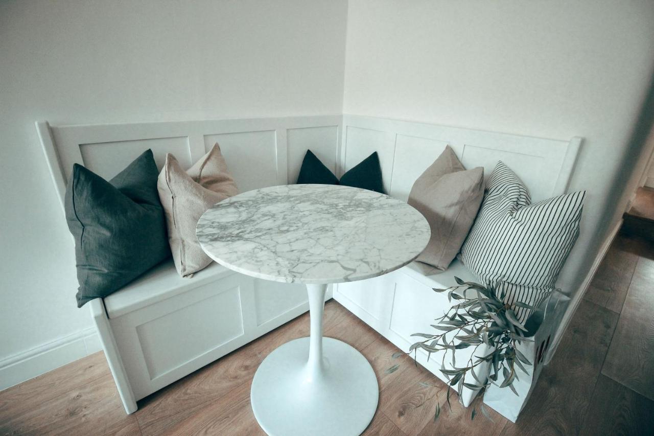 Stunning & Cosy Traditional Victorian House in Stratford, London 1