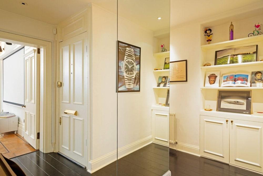 Bright 2 Bedroom Apartment in South Kensington 2