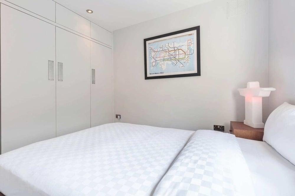 Chic Victorian House Near London Bridge