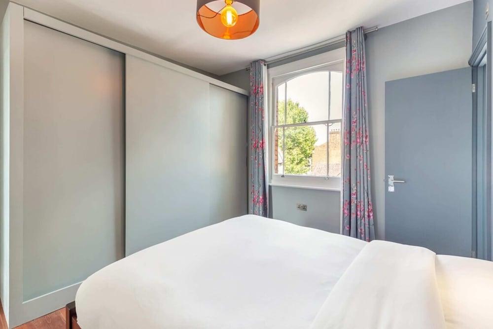 Chic Victorian House Near London Bridge 1