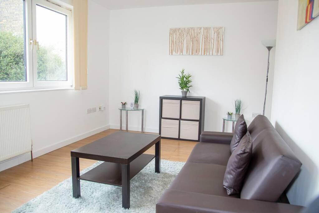 Shoreditch Hoxton Large 3 Bed Garden Flat Free Parking Aor Only 1