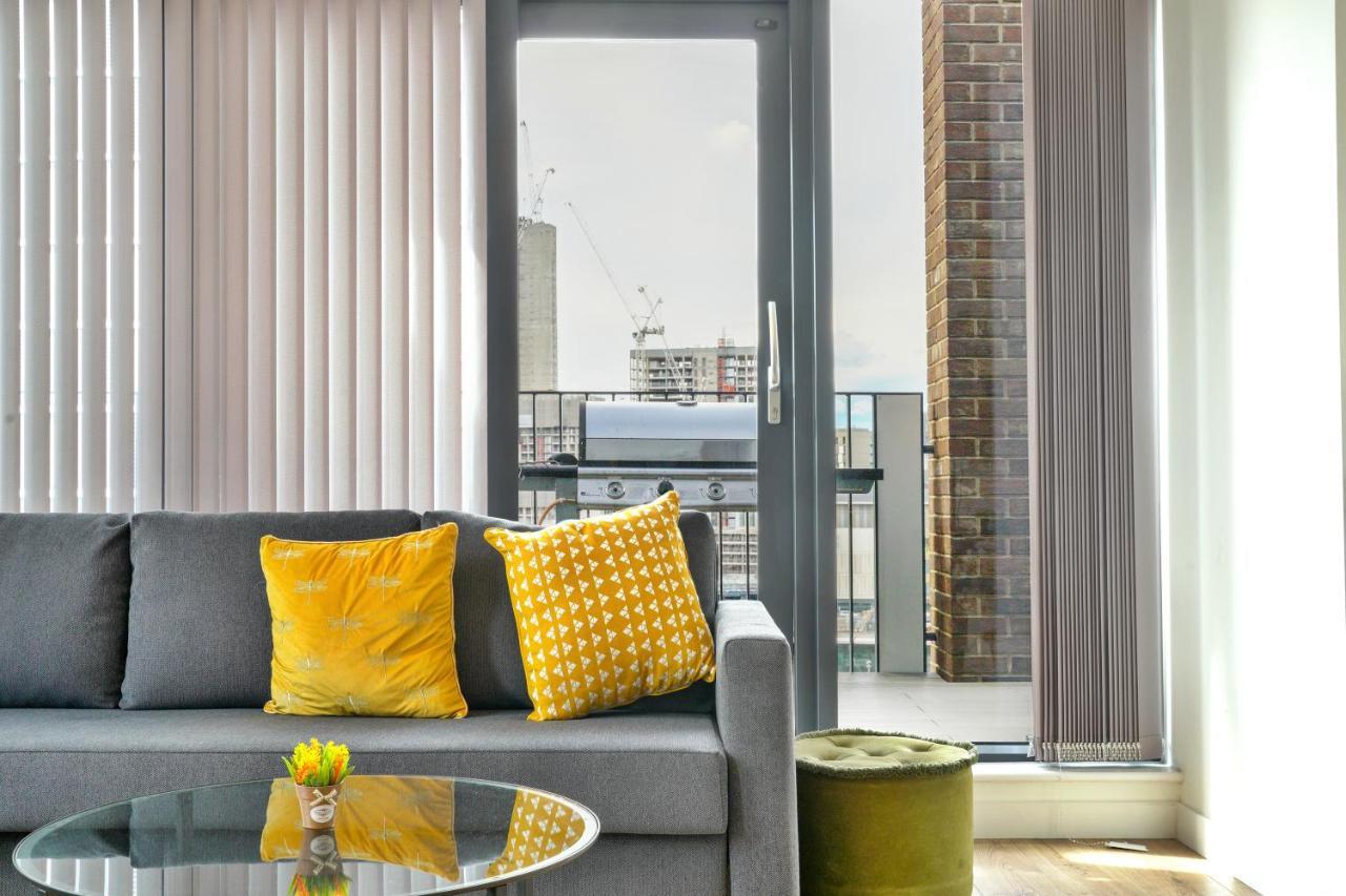 Luxurious 2 Bed Apartment Azure Building