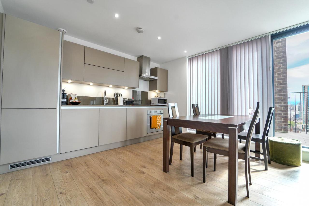 Luxurious 2 Bed Apartment Azure Building 1