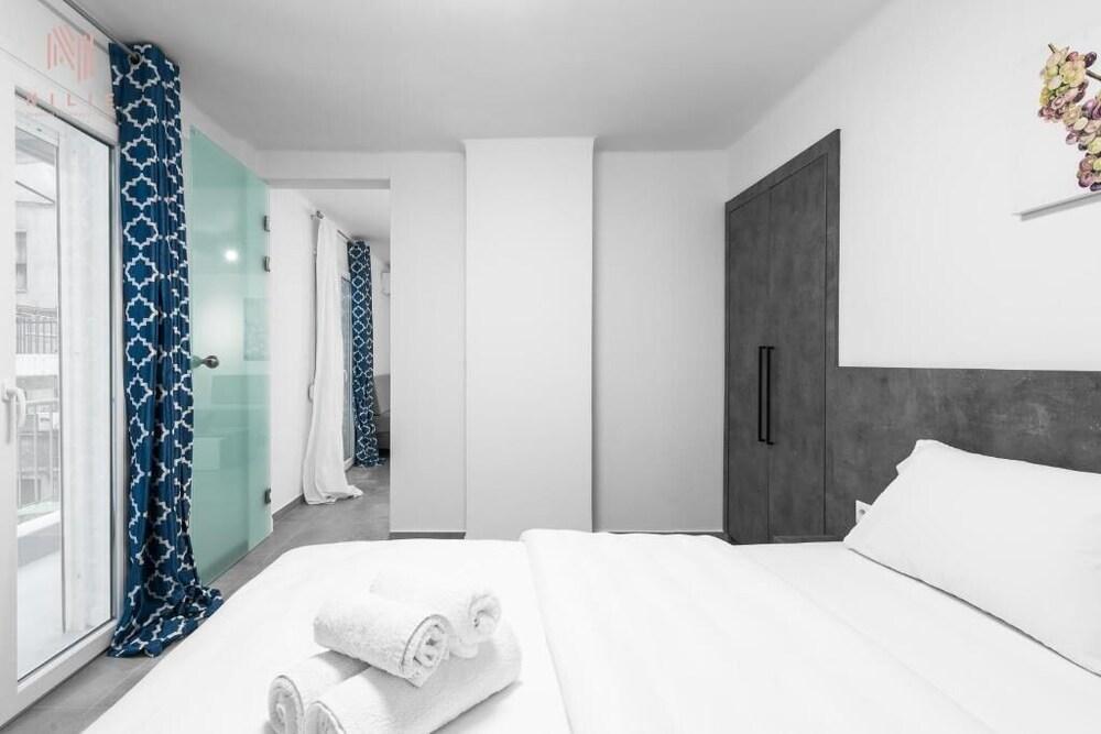 Consul Apartment Nilie Hospitality Mgmt 1