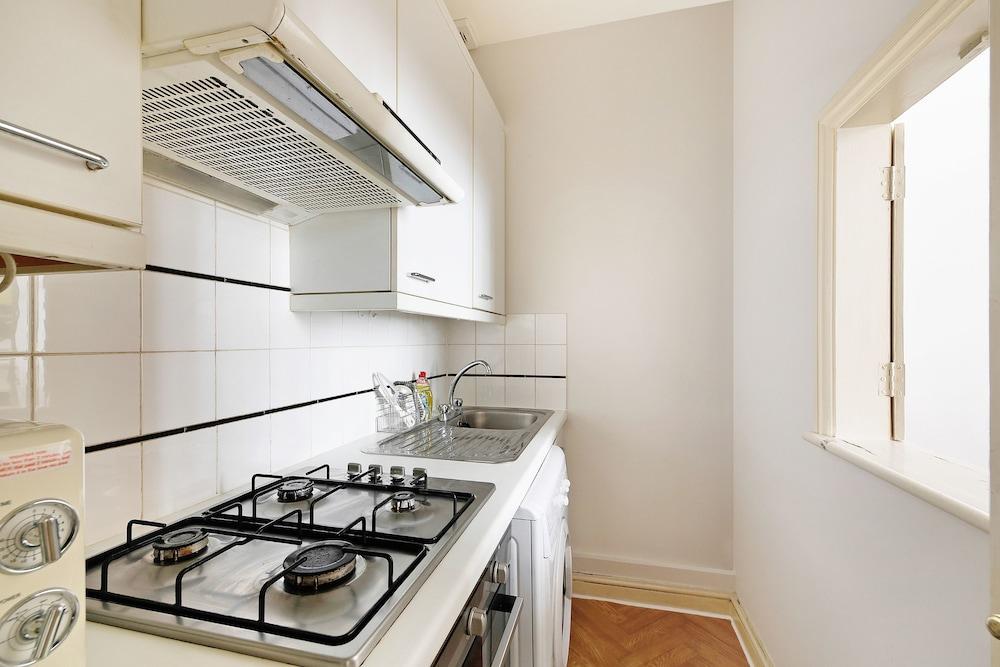 Cosy Hideaway in Gloucester Road 2