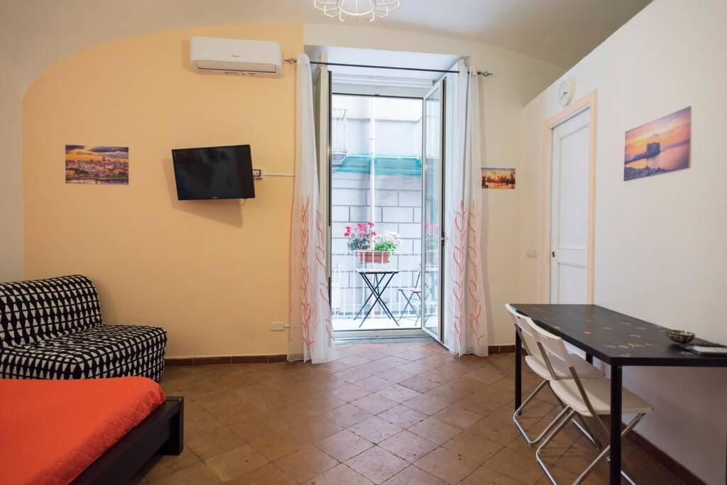 Bobbo House Iii, a Balcony in the Heart of Naples