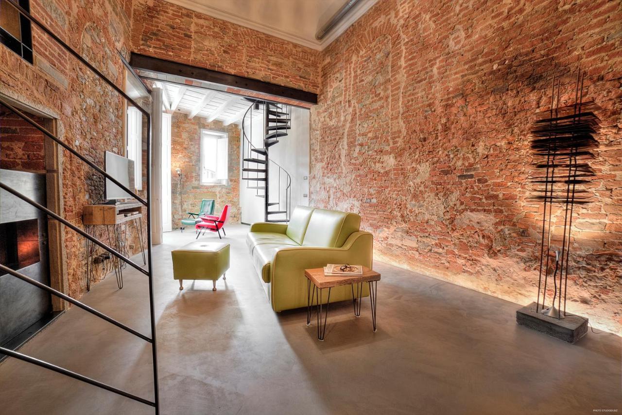 Stone Walls Deluxe