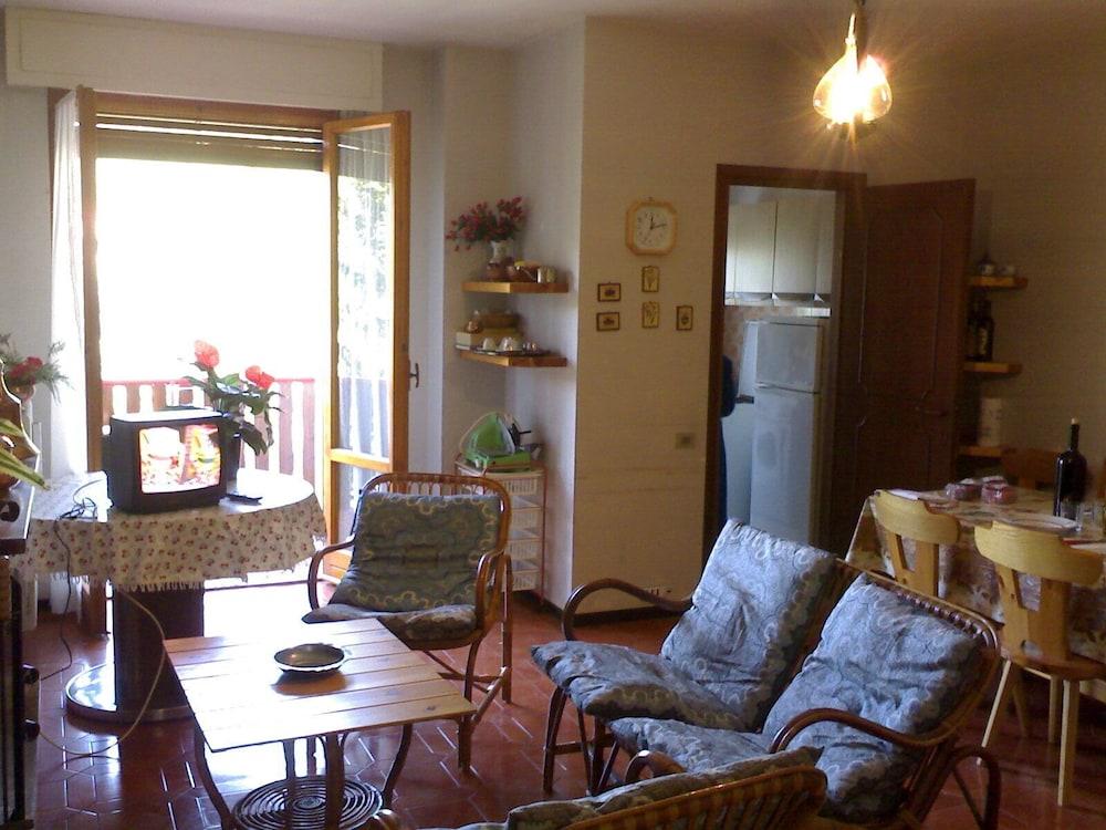 Apartment Immersed in the Snow Near Ski Resorts 1