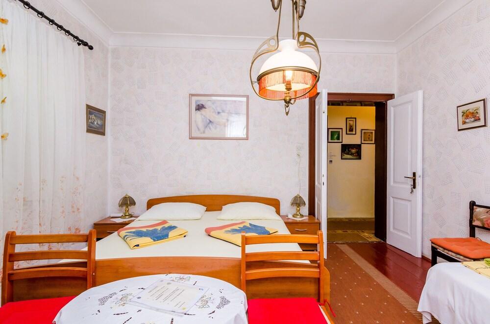 Guest House Ivana 1