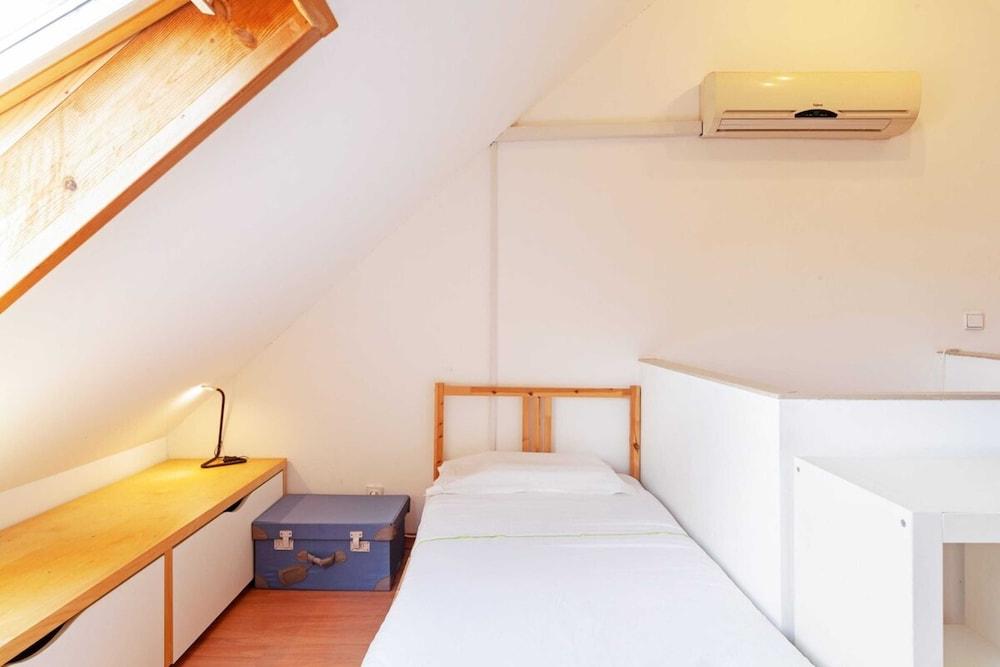 Quiet 3 Bedroom Apartment in Lisbon 1