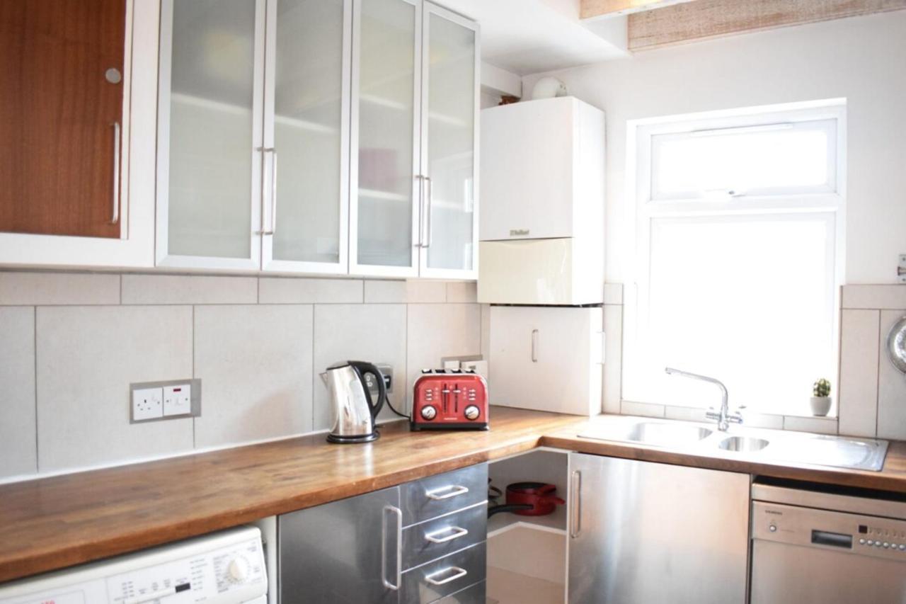 Modern 2 Bedroom in Vibrant Dalston 2