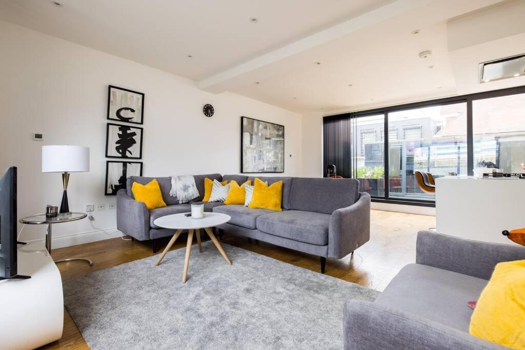 3 Bedroom Duplex Penthouse in Camden