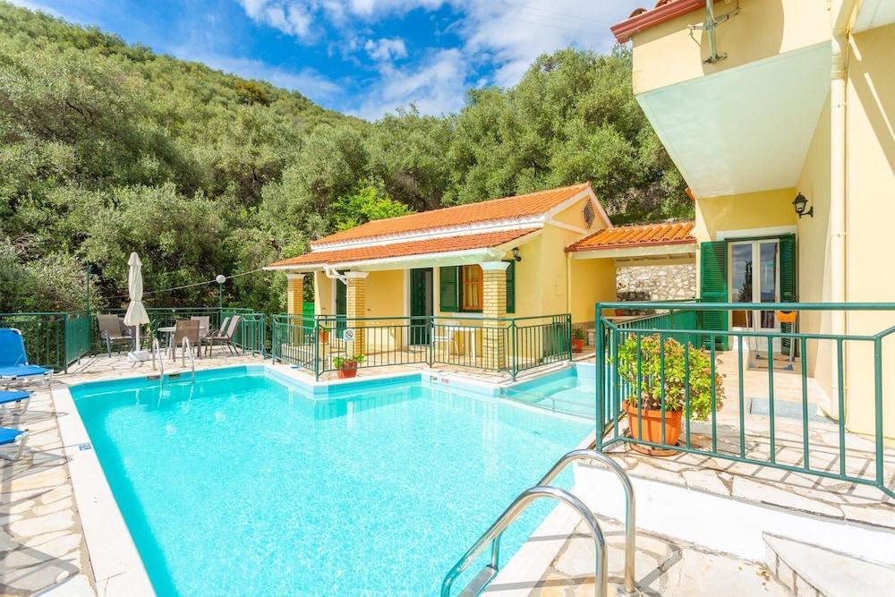 Sofia: Large Private Pool, Walk To Beach, Sea Views, A/C, Wifi, Car Not Required                     - 1552