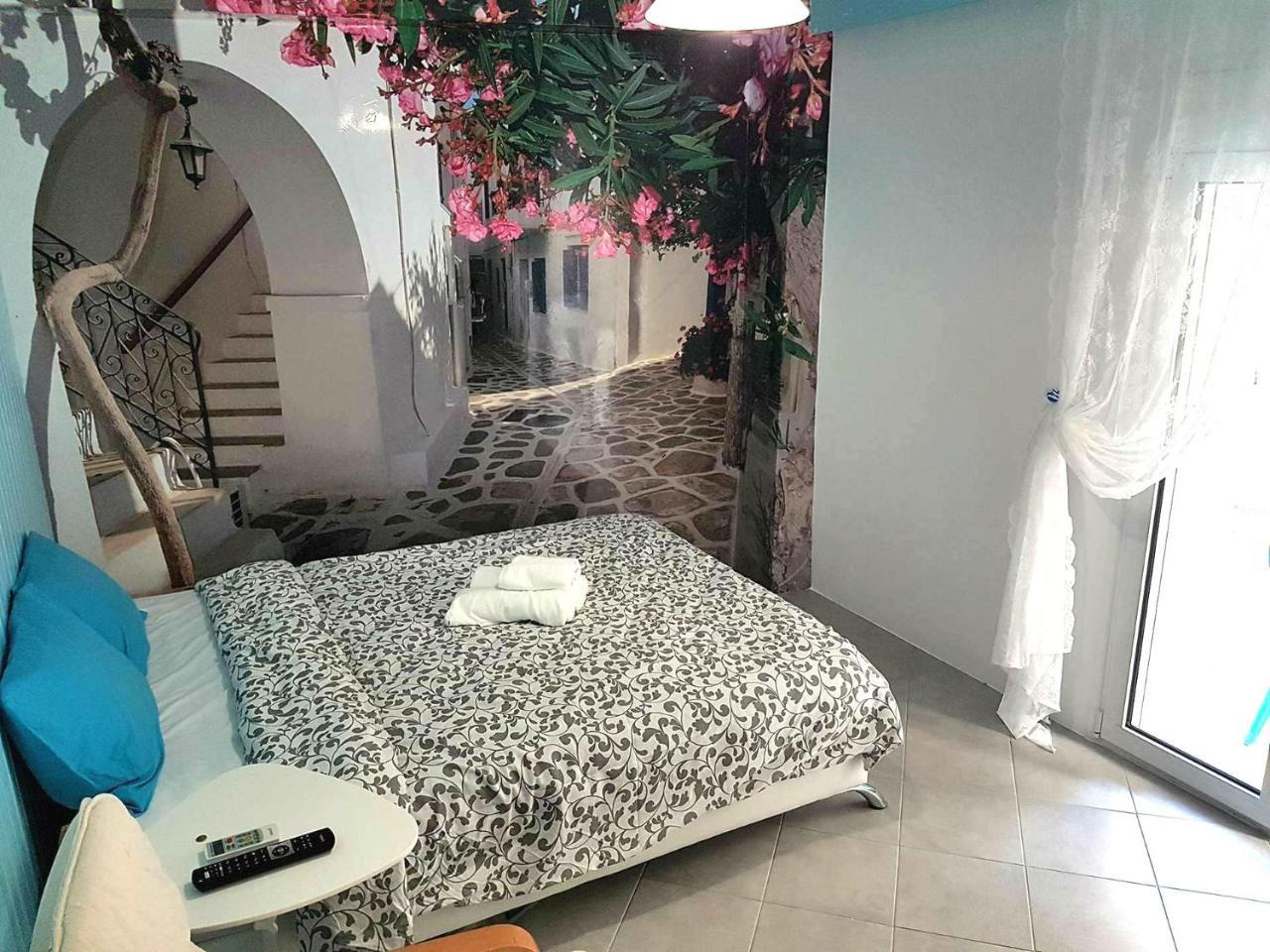 Renovated, Near Metro with Backyard, Acropolis 10 Min