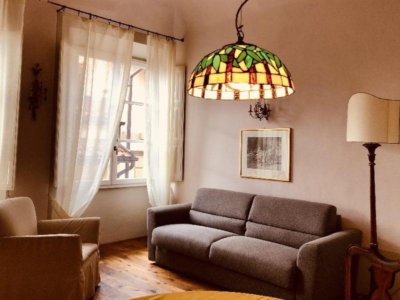 Charming Flat in Historic Palazzo Near Santa Croce