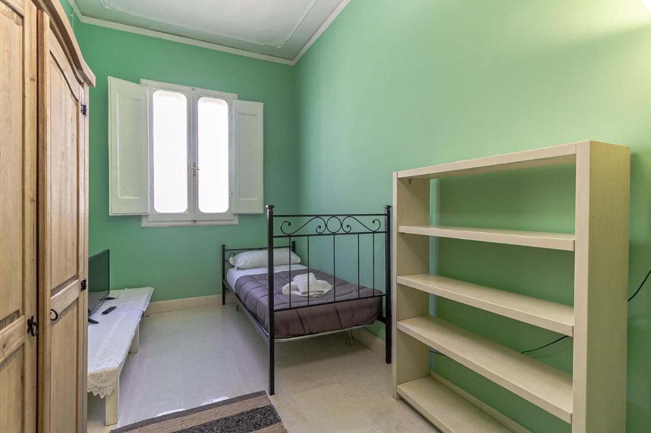 Spacious Three Bedroom Apartment on the Arno 2